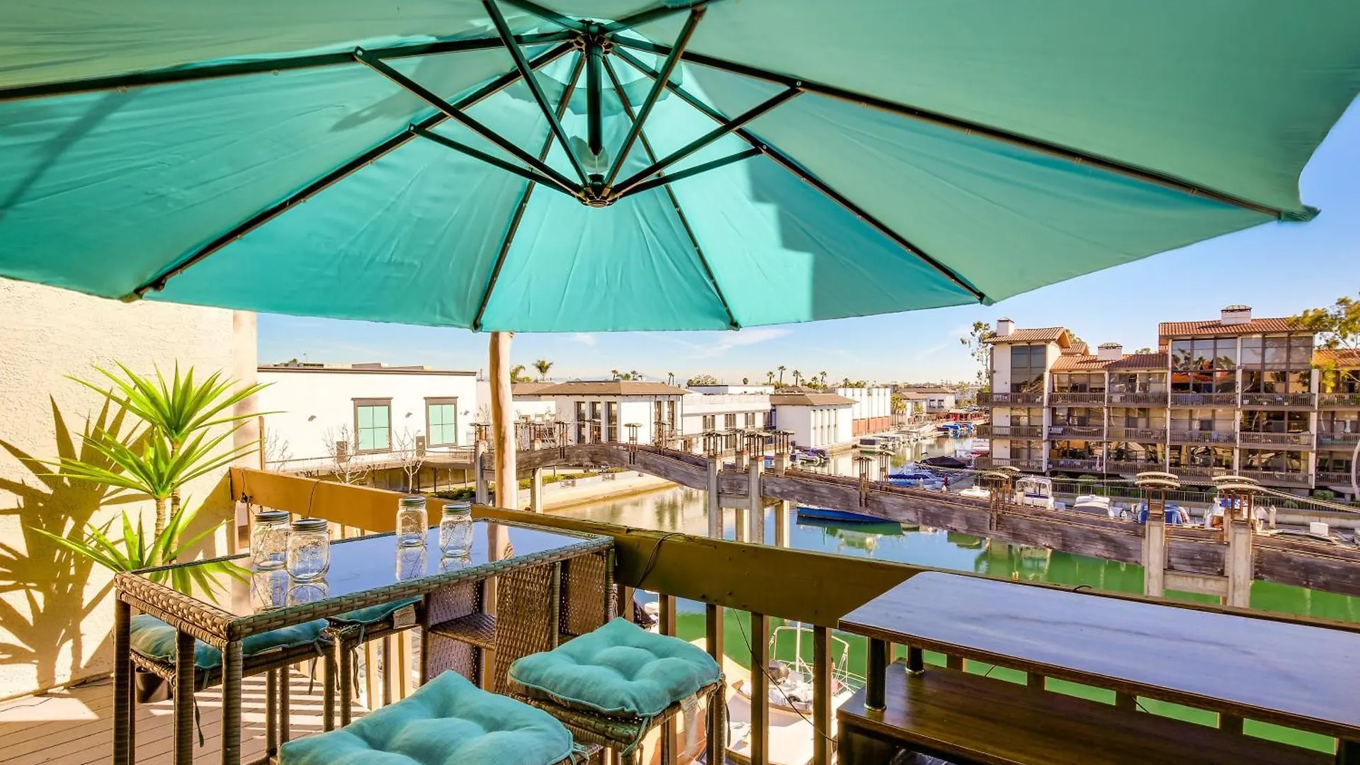 Waterfront Long Beach Condo With Pool Access!